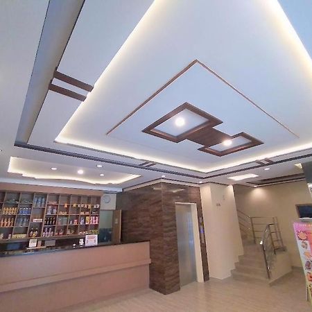 Golden Inn Ambon Exterior photo