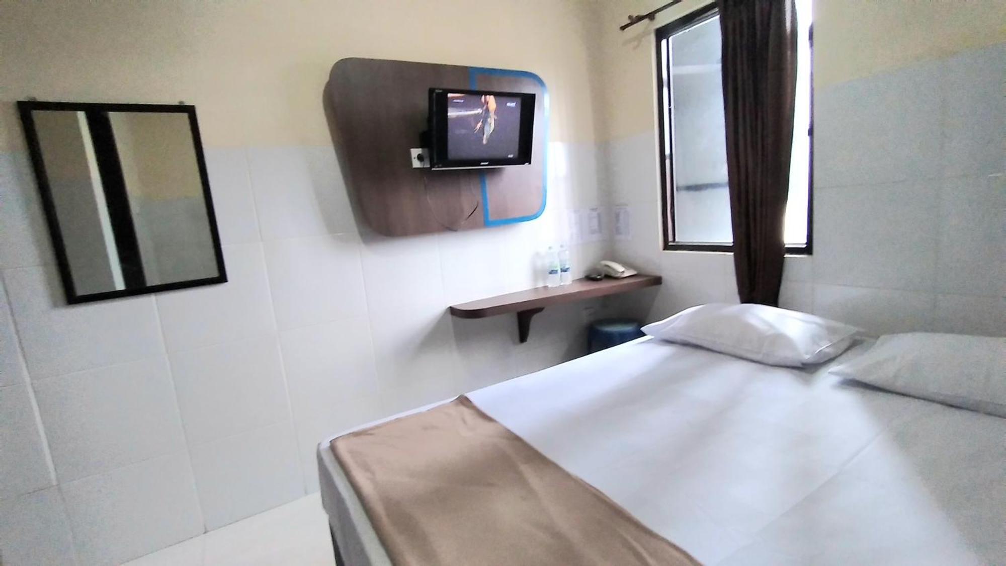 Golden Inn Ambon Exterior photo