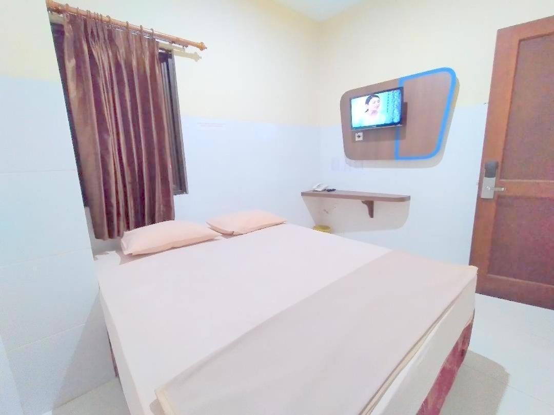 Golden Inn Ambon Exterior photo