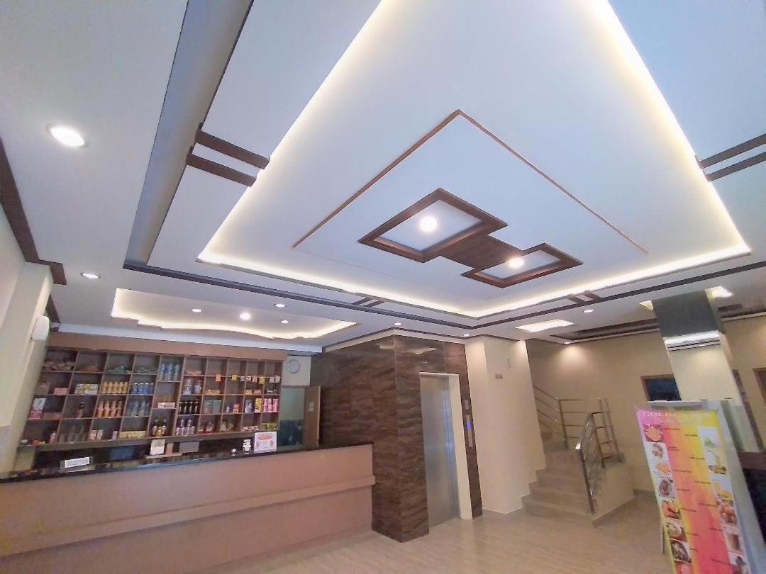 Golden Inn Ambon Exterior photo